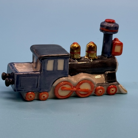 Royal Copenhagen Mini Collection Porcelain Toy Locomotive Original Box - Picture 8 of 8